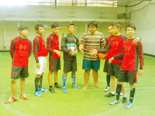 A.30m b.35m c.40m d.45m 12.teknik yg membedakan gaya dalam lompat jauh adalah. bobby pratama: TEKNIK DASAR BERMAIN FUTSAL