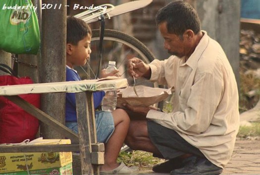 Dan semoga keluarga yang ditinggalkan diberi ketabahan dan . Pandangan Politik Seputar Indonesia: Dianggap Sampah Oleh