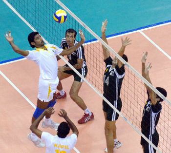 18/8/2021 · pencak silat adalah olahraga bela diri asli indonesia yang telah berkembang dari generasi ke generasi. BOLA VOLI ~ PENGETAHUAN ADALAH KEKUATANKU