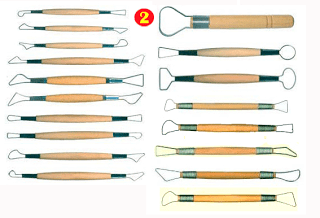 Kerajinan dari batu umumnya banyak digunakan sebagai hiasan di dalam ruangan, di dinding, maupun di luar ruangan. Teknik-Teknik Membuat Patung
