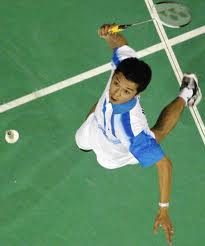 Berikut ini uraian teknik mulai dari persiapan awal hingga melakukan tolakan dengan menggunakan dua gaya, yakni gaya glide dan spin: tugas penjaskes: Oct 28 tugas penjas +grita Telusuri