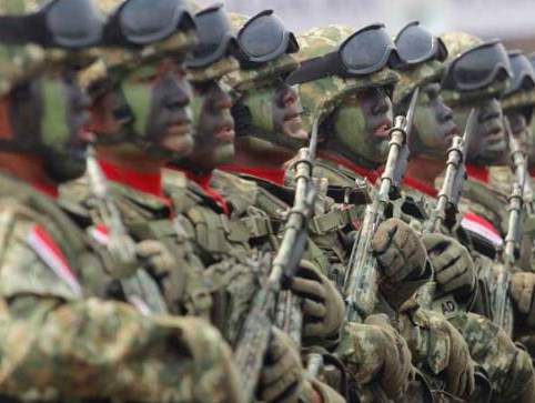 Mengunakan segala unsure kekuatan yang berfungsi sebagai alat untuk memelihara atau mengembalikan . Pertahanan Keamanan Rakyat Semesta Hankamrata