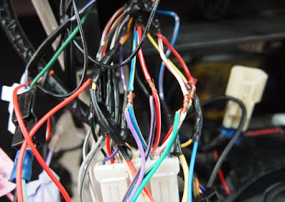 Untuk mencegah terjadinya korsleting, pada rangkaian listrik diberi tambahan alat berupa. Penyebab Dan Cara Mencegah Korsleting Pada Mobil Autoexpose