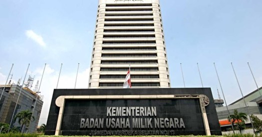 Seluruhnya atau sedikitnya 51% (lima puluh satu persen) sahamnya dimiliki oleh negara . Badan Usaha Milik Negara Bumn Ilmu Ekonomi Id