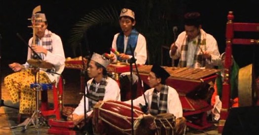 Musik tradisional merupakan musik yang berkembang secara turun temurun dalam suatu masyarakat. Fungsi Musik Tradisional Sebagai Media Pendidikan