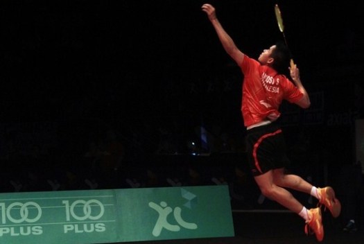 Suatu pukulan dalam permainan bulutanngkis yang dilakukan dengan tujuan untuk menerbangkan shuttlecock setinggi mungkin mengarah jauh ke belakang garis lapangan . Jenis Jenis Pukulan Dalam Permainan Bulutangkis Edukasi Center Edukasi Center