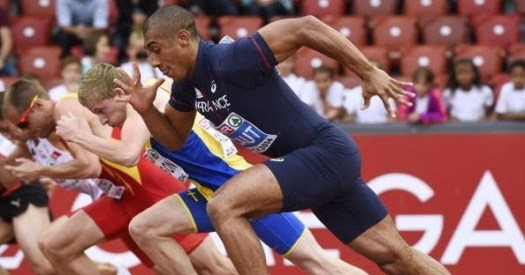 Gerakan lari dengan kecepatan sedang biasanya di gunakan dalam lomba lari marathon atau lari jarak jauh dan lari jarak menengah akan tetapi . Pengertian Teknik Dan Peraturan Lari Jarak Pendek Kajianpustaka Com