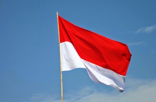 Bendera negara “sang merah putih” berbentuk empat persegi panjang dengan perbandingan lebar terhadap panjang 2:3. Asal Muasal Dan Sejarah Bendera Merah Putih Marneskliker