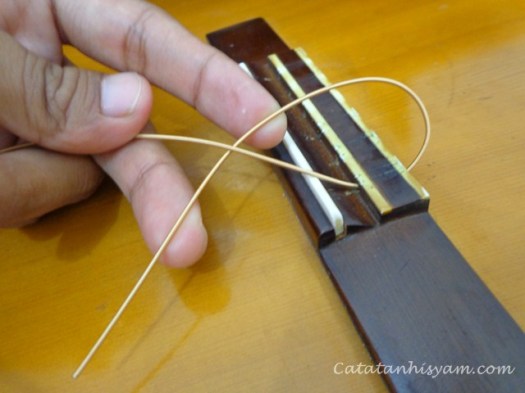 Laman new york times memberikan contoh beberapa manfaat tak terduga. Cara Memasang Senar Nylon Pada Gitar Classic
