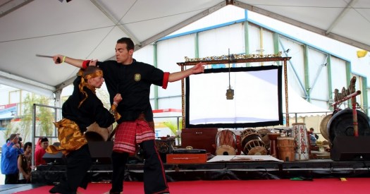 Melakukan teknik pertandingan pencak silat. Teknik Serangan Dalam Pencak Silat