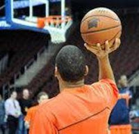 Posisi awal kaki saat akan melakukan gerakan tembakan ( shooting) satu tangan bola basket adalah? Pengertian Dan Teknik Cara Melakukan Shooting Bola Basket Yang Benar Teknik Bola Basket