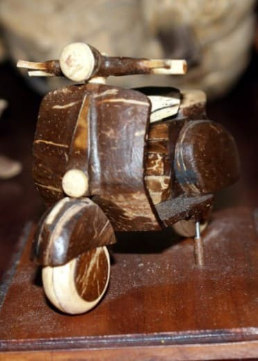 Alasnya baru menggunakan kayu, kata dia. 7 Ide Kerajinan Limbah Batok Kelapa Dan Cara Membuatnya Kerajinan Prakarya