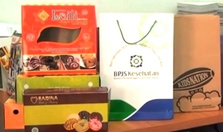 Artinya, pengemasan adalah suatu bentuk kegiatan untuk memberi wadah atau pembungkus suatu produk. Cara Merancang Mengemas Dan Merawat Kerajinan Dengan Bahan Tekstil Ilmucerdasku