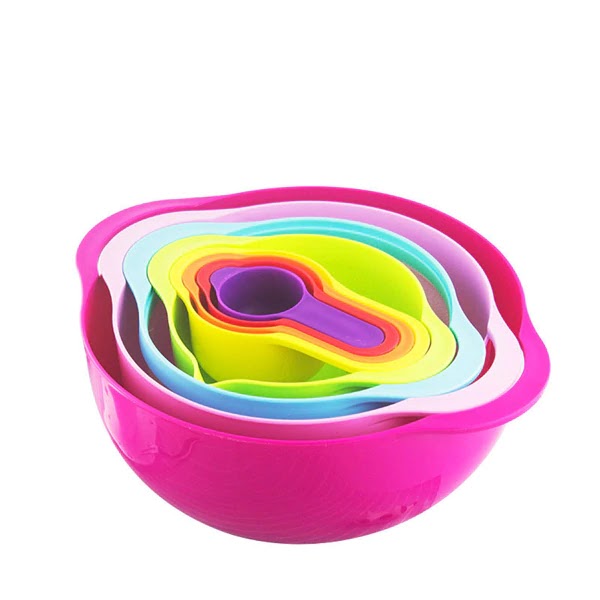 Alat pembuatan kerajinan flour clay merupakan alat sederhana yang ada di rumah, di antaranya baskom, mangkuk, sendok, spatula, gelas ukur, plastik, . Grace Proses Produksi Kerajinan Bahan Lunak Alam Flour Clay