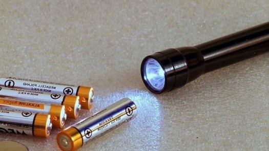 Perubahan iklim terjadi karena meningkatnya konsentrasi gas karbon dioksida. Perubahan Energi Pada Baterai Menyalakan Senter Fisika