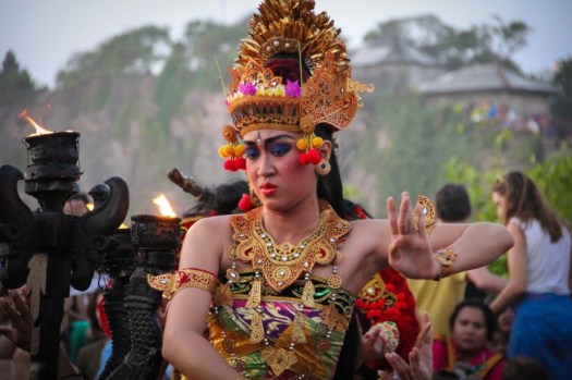 Sebelum ada tari pendet, tari kecak, dan tarian bali yang lainnya, tari legong sudah lebih dulu hadir di bali. Tari Kecak Di Bali Jdlines Com