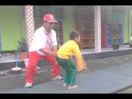 Gerakan pergelangan tangan yang benar saat stick mengenai bola pada prinsip dasar memukul adalah. Contoh Soal Mid Semester Pjok Kelas Viii Smp Mts Semester I