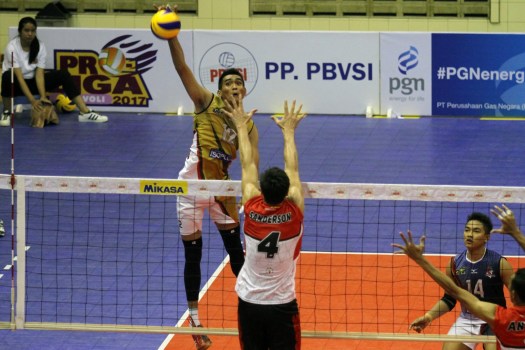 Ragam teknik serangan dalam permainan bola voli salah satunya adalah melalui pukulan. Teknik Dan Macam Macam Smash Dalam Bola Voli Volleyball Info