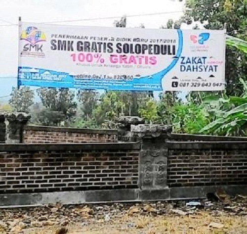 Iklan dapat berbentuk spanduk, poster, pamflet, baliho, dll. Jenis Jenis Reklame Pengertian Dan Contoh Reklame Seni Budayaku