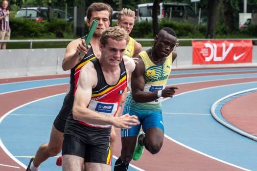 Dalam setiap tim lari, anggota terdiri atas empat orang pelari diantaranya . Lari Estafet Mengenal Pengertian Sejarah Peraturan Dan Tekniknya