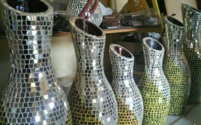 Limbah keras adalah limbah yang bertekstur keras, padat,tidak mudah berubah. Kerajinan Bahan Limbah Keras Prakarya Kelas Viii 2 Berkesenian