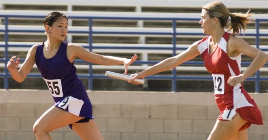 Teknik start yang digunakan dalam lari estafet yaitu start jongkok untuk pelari . Materi Lari Estafet Sejarah Teknik Peraturan Strategi Latihan Muttaqin Id