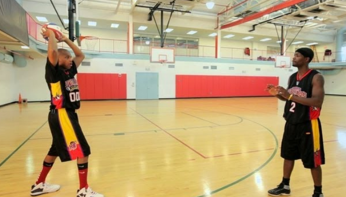 Pelepasan bola dari tangan saat passing atau lemparan bola basket melalui atas kepala adalah? Bola Basket Papan Pantul Basket Ring Basket Portable Tiang Basket Tanam Jenis Pass Operan Dalam Bola Basket Overhead Pass