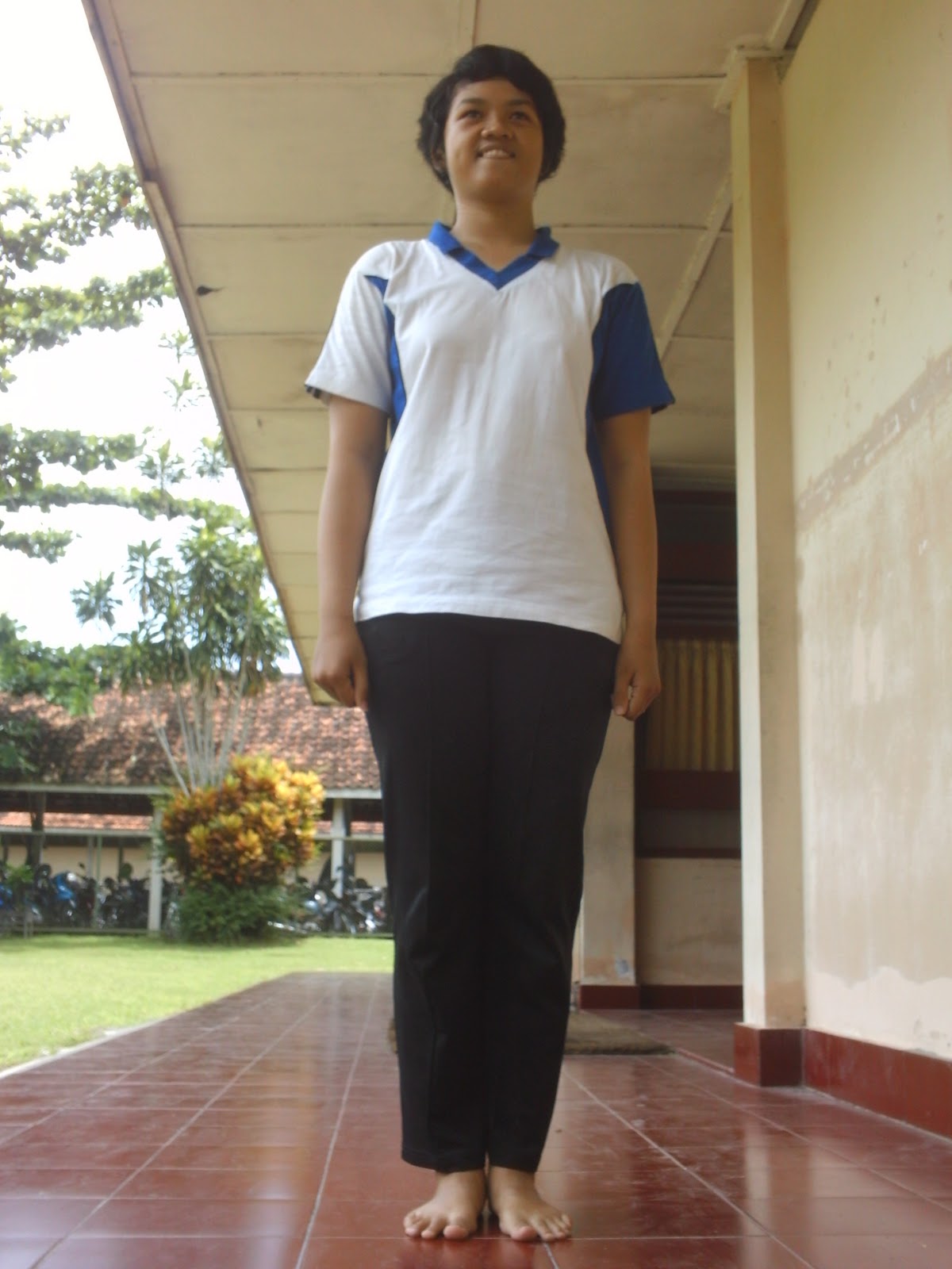 Pada sikap kayang bagian tubuh yang menjadi pusat tumpuan adalah a. Rahman Ari Sport Kayang