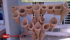 Limbah lunak organik yang banyak tersedia adalah sabut kelapa, dan daun kelapa. Sahabat Sains