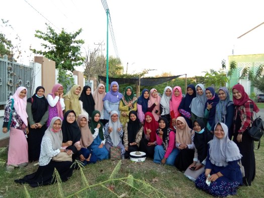 Produksi pupuk organik padat di unit pertanian perkebunan, dan peternakan. Cipta Karya Sampah Kita Membuat Ecobrick Dan Kompos Program Studi Biologi