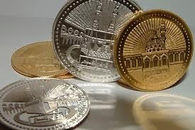 Kebijakan suatu negara secara resmi menaikkan nilai mata uangnya terhadap mata uang asing disebut dengan revaluasi, sementara kebijakan menurunkan nilai mata . Nilai Tukar Mata Uang E Jurnal