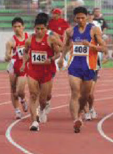 · tidak cukup dorongan ke depan dan kurang tingginya lutut diangkat . Perbedaan Antara Jalan Cepat Dan Lari