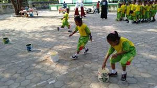 Latihan kekuatan dapat dilakukan melalui latihan beban dengan menggunakan satu lengan atau dua lengan. Latihan Daya Tahan Jantung Untuk Pengembangan Kebugaran Jasmani Mikirbae Com