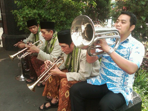 Tanjidor adalah salah satu grup musik tradisional betawi yang sangat. Lagu Betawi Yang Sering Dimainkan Pada Saat Pertunjukan Musik Tanjidor Adalah