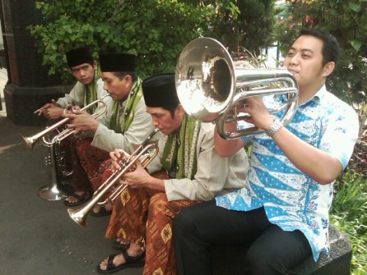 Tanjidor adalah salah satu grup musik tradisional betawi yang sangat. Lagu Betawi Yang Sering Dimainkan Pada Saat Pertunjukan Musik Tanjidor Adalah