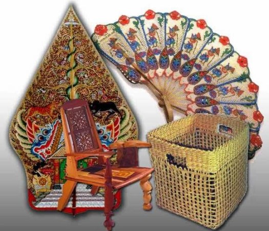 Contoh lainnya adalah wayang golek, yang merupakan seni pahat kayu dari suku sunda di . Line Of Education Mengenal Seni Rupa Terapan