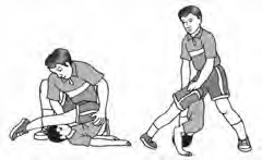 Melakukan gerakan guling ke depan adalah. Cara Senam Lantai Yang Aman Dengan Di Bantu Teman Sebelum Praktek Sendiri