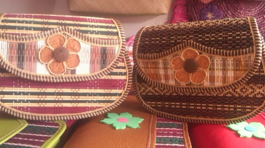 Proses pewarnaan yang umum dilakukan pada bahan limbah organik basah adalah dengan cara dicelup atau direbus bersama zat warna tekstil agar . Beragam Olahan Limbah Organik Sangat Bermanfaat