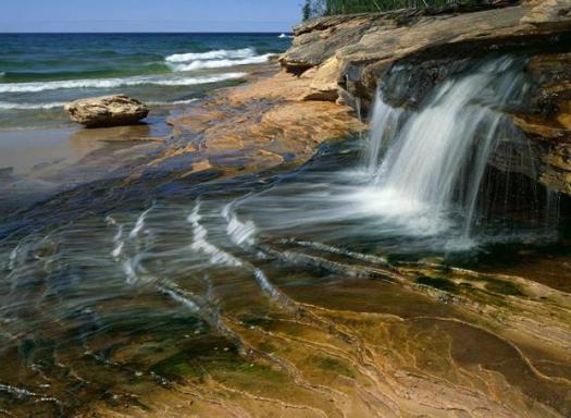 Seperti danau ontario, danau erie, dan danau superior, danau ini . Blog Aku Danau Terbesar
