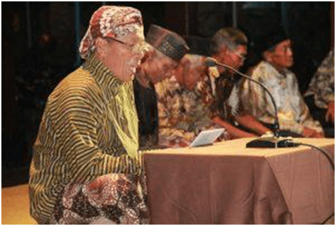 Penyanyi lagu daerah yang diiringi musik tradisional di jawa, bali, dan sunda disebut dengan. Teknik Dan Bernyanyi Lagu Daerah Dengan Lebih Satu Suara Bab 3 Kelas 8 Materi Pengetahuan Media Pembelajaran Online Guru Spensaka Smpn1kalimanah