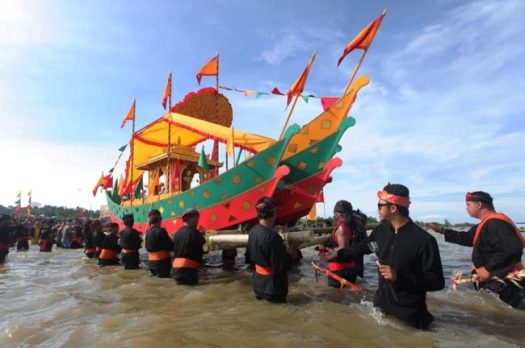 View Suku Dayak Merupakan Suku Bangsa Indonesia Yang Asal Aslinya Adalah
&nbsp;Pics