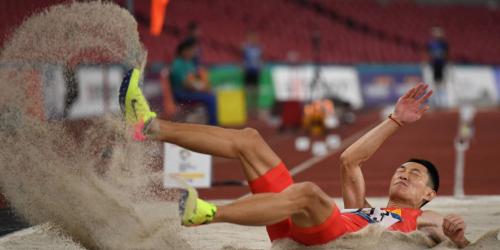 38+ Pada Saat Melakukan Pendaratan Lompat Jauh Gaya Jongkok Kedua Kaki Diayun Ke
&nbsp;Pictures