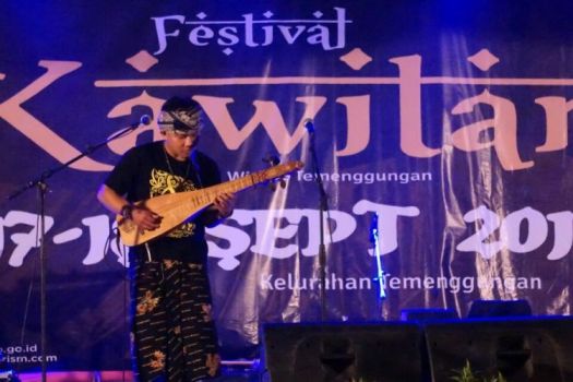View Alat Musik Yang Berfungsi Memainkan Nada-Nada Pada Lagu Adalah
&nbsp;Pics