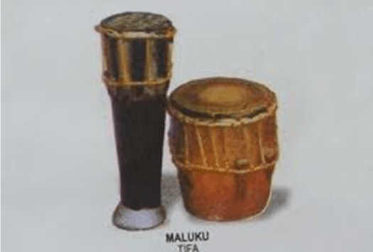 Secara bentuk, ada sedikit perbedaan antara . Alat Musik Modern Yang Digunakan Untuk Mengiringi Tarian