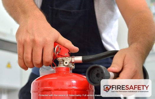 Dalam menyediakan sarana proteksi kebakaran di suatu tempat, maka dikenal 2 (dua) istilah yaitu sarana kebakaran aktif dan sarana kebakaran . Jasa Isi Ulang Refill Apar 1 Banjarmasin 0823 3229 6177 Firesafety Co Id Fire Safety