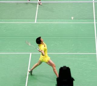 Satu di antara aspek permainan bulu tangkis yang perlu dimengerti dan dimiliki seorang pemain adalah kemampuan dalam melepaskan pukulan. Teknik Pukulan Lob Dalam Bulutangkis