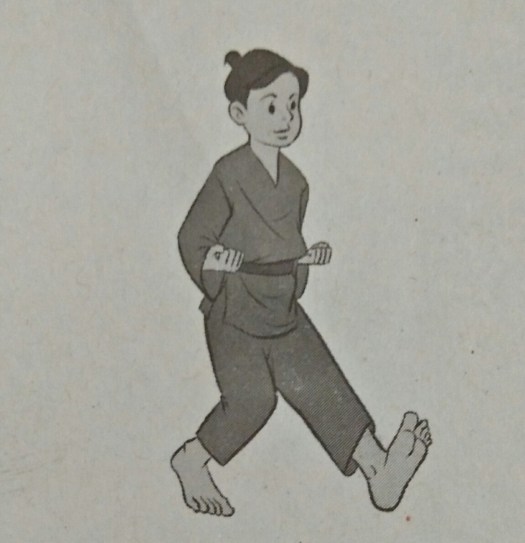 Berdiri tegak menghadap arah pukulan, kedua lengan mengepal depan. Variasi Gerak Dasar Pencak Silat Penjaskes