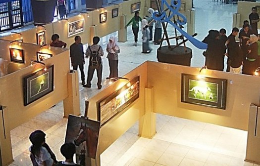 Namun, saat ini sudah banyak seniman cilik atau seniman muda . Prosedur Dan Tata Cara Penyelenggaraan Pameran Seni Rupa Blg Sklh